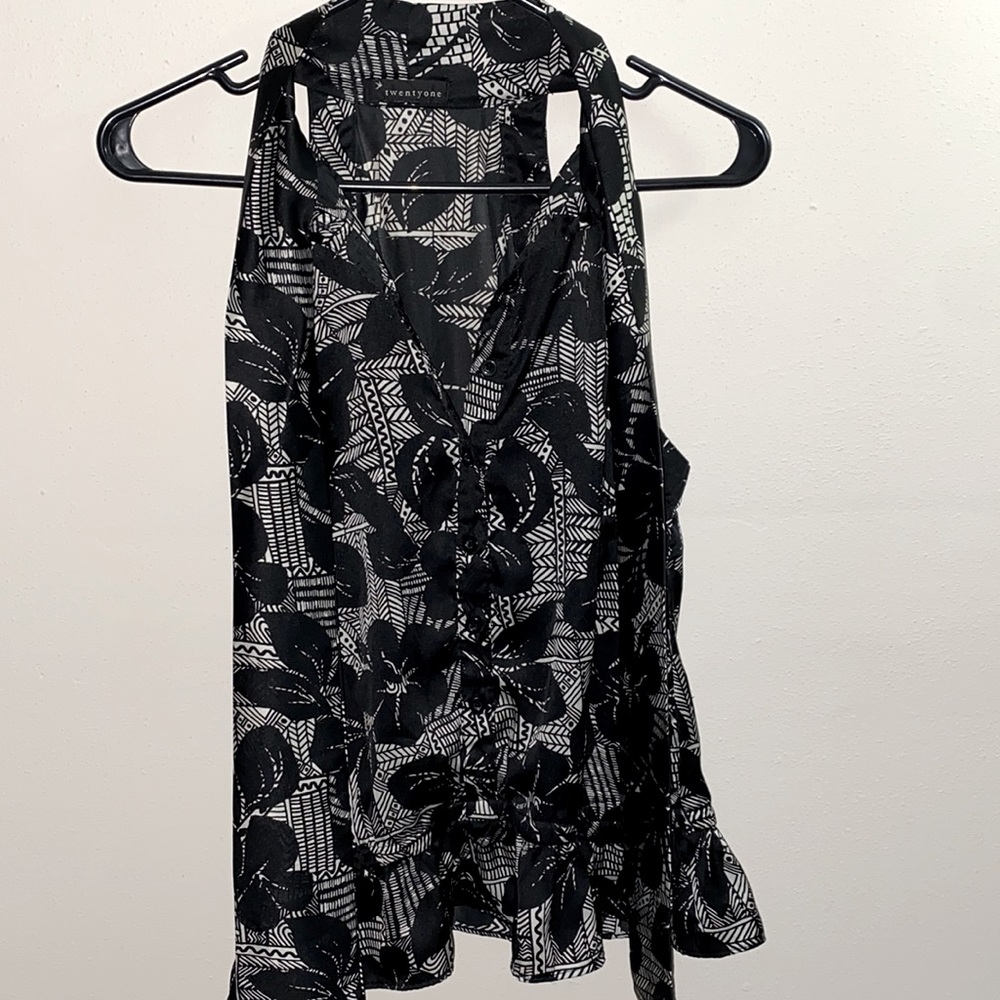 FOREVER 21 FLOWER PRINT BLACK AND WHITE BLOUSE